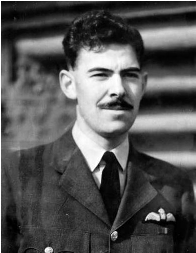 pettore's tweet photo. Gosh, 102 years old RAF pilot John Cruickshank who won a VC after sinking a U-boat will be there for the Queens funeral. He suffered over 70 wounds and he remains as the last living WW2 recipient of the VC - what a survivor he is.

https://t.co/y5OEztBrZi https://t.co/aSGt3uX3Dz