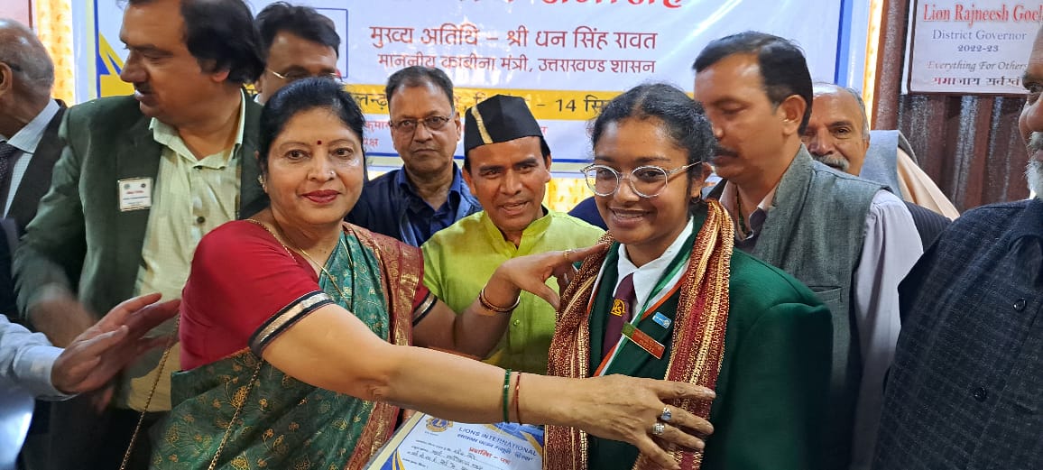 MussoorieS's tweet photo. Felicitation of Students by Lions Club Mussoorie! 

#mistars #students #girls #lionsclubmussoorie #felicitationstudents #girlsboardingschool #misindia #mussoorieinternationalschool https://t.co/n3qNS2PCIj
