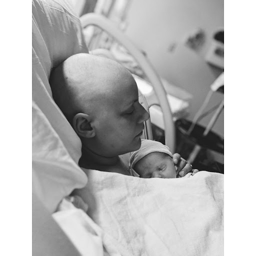 QUE MUJER ! INCREIBLE QUE DIOS LAS BENDIGA 

🥺😢🫶🙏✨

¡Mi esposa fue diagnosticada con cáncer de mama a los 7 MESES de embarazo, comenzó la quimioterapia hace 7 semanas y dio a luz a un bebé sano esta mañana temprano! Ella está más hermosa que nunca.

Fuente: Reddit/benhanan1
