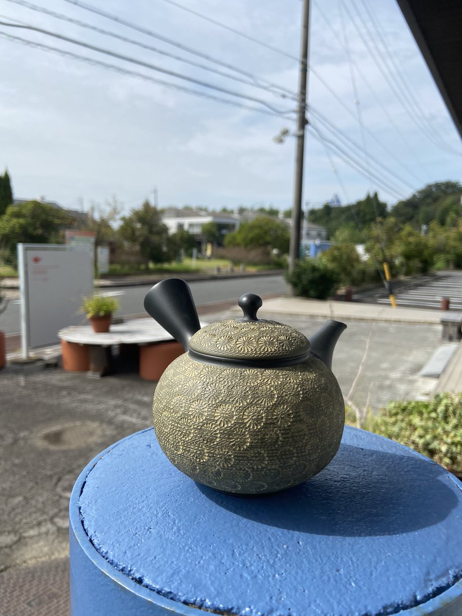 nametokoisobe's tweet photo. おはようございます🫖
本日もボチボチとスタートです。
常滑焼急須をよろしくお願いします。
#宝生庵高資
#磯部輝之
#330ml https://t.co/8ga6JUFgeQ