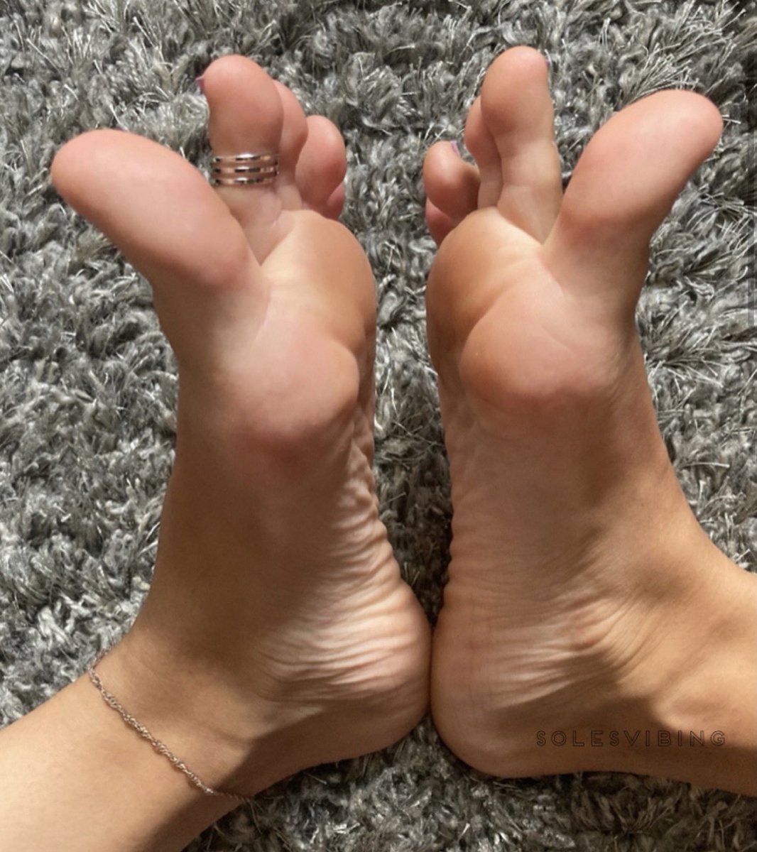 Solesvibing's tweet photo. @Footlover24and7 https://t.co/JpDdVJrWeK