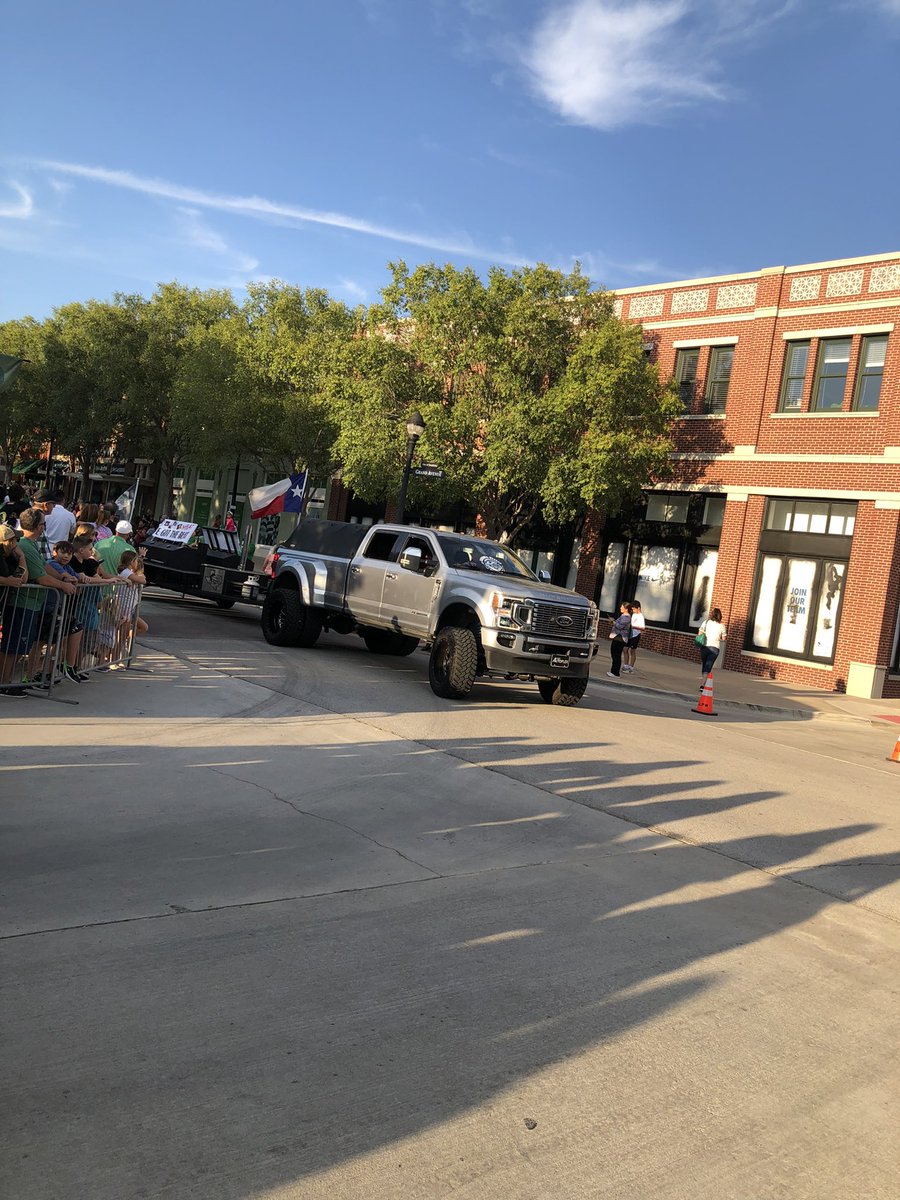 BBQDragons's tweet photo. Homecoming Parade 2022 debuting our cargo trailer #WeGotTheMeat #DragonBBQ https://t.co/BLOSXcdxVW