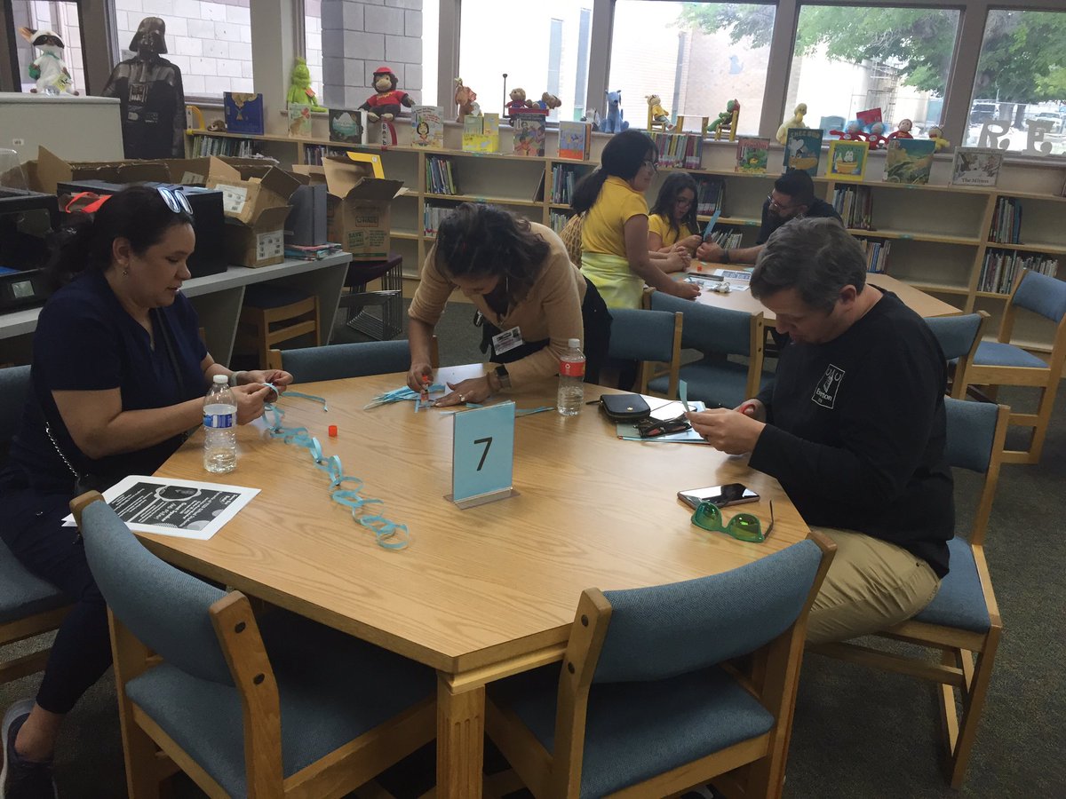EDGESlib's tweet photo. Paper Chain Challenge for our GT Parent Meeting! Parents/children working together! #longestpaperchain #teamwork @EdgemereSchool @YsletaISD @Gmaria1G @catherinedoc12 @BrendaChR1 @_IreneAhumada @YvetteS1999 @TDS_Library https://t.co/uzwNmEHYAW