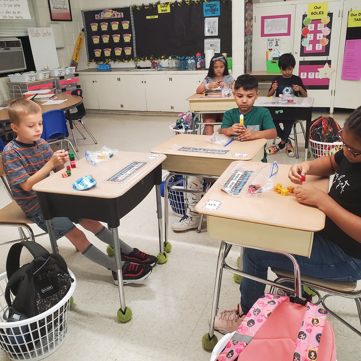 MaePuljanan's tweet photo. My kids were using cubes to show doubles plus 1 strategy in identifying odd and even. Awesome Job Kids. Keep it up! @Scurlockbears https://t.co/H8rnJYTH9T