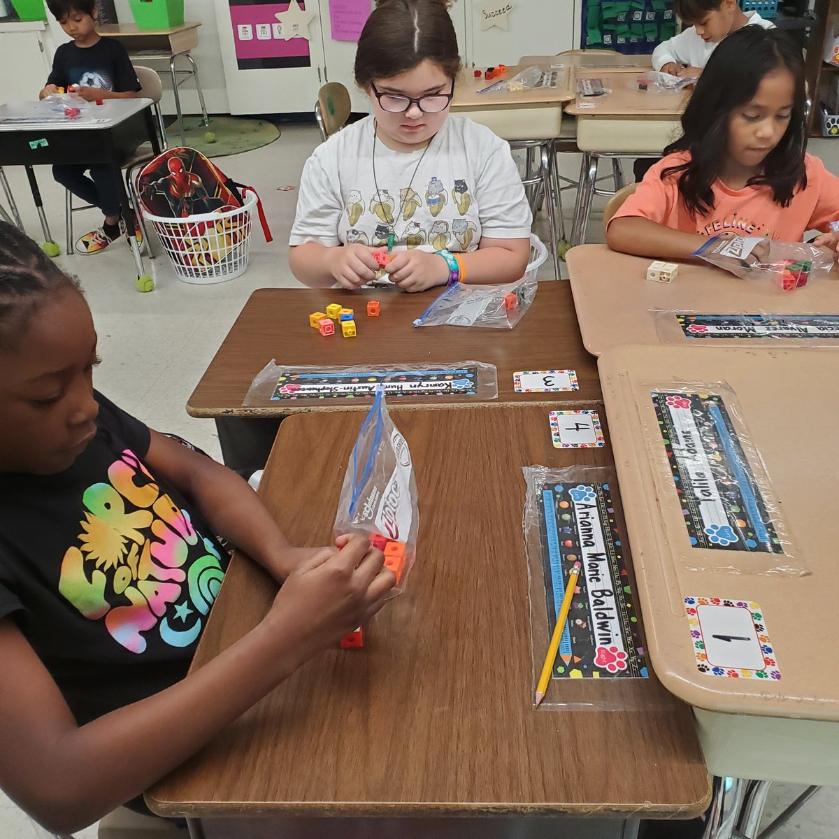 MaePuljanan's tweet photo. My kids were using cubes to show doubles plus 1 strategy in identifying odd and even. Awesome Job Kids. Keep it up! @Scurlockbears https://t.co/H8rnJYTH9T
