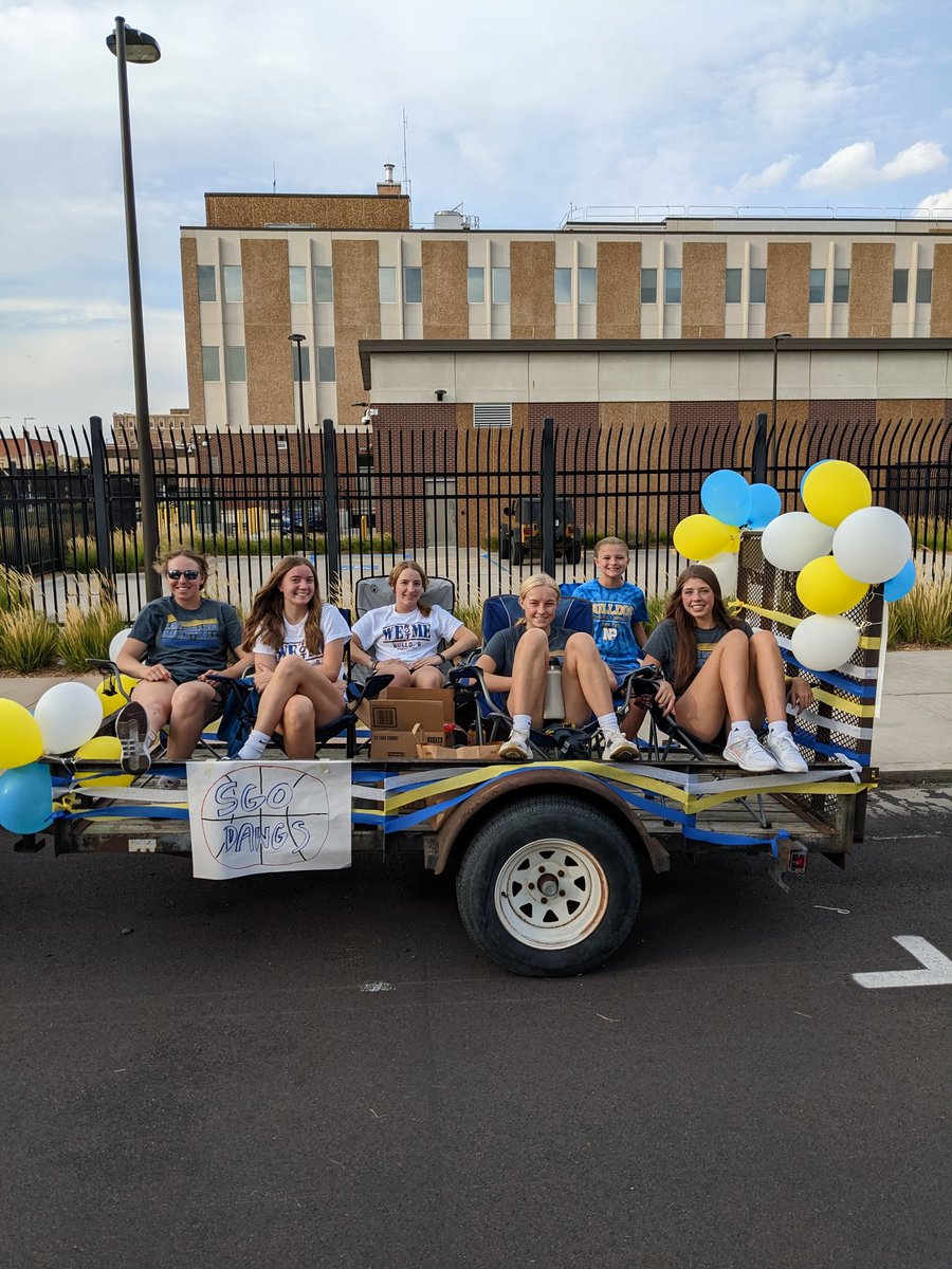 Homecoming Parade was a huge success! Lady Bulldog 🏀 narrowly missed out on winning the best float award 😉. These girls did a great job decorating and had a lot of fun doing it!!! #Love🏀