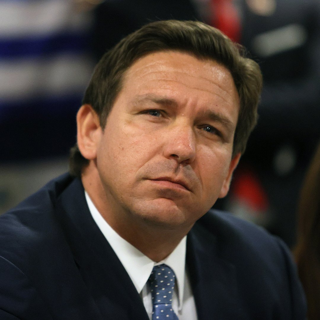 NEWSMAX's tweet photo. DeSantis sends 2 private planes of illegals to Martha's Vineyard: https://t.co/YngMEDvTPW https://t.co/FDUwiRTBG4