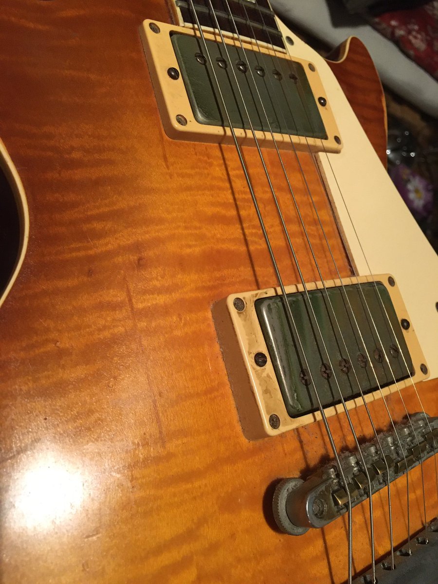 guitarlikedead's tweet photo. LS120、ピックアップの高さ変えたら良くなった!調整って大事だな〜。自分の好みになるような調整。ハムでも高めが良いギターと低めが良いギターとギターによって全然違う。勉強、勉強。
パーツ変える前に調整だな。
#ls120 #TOKAI #ギター https://t.co/Wo9MUGR5N6