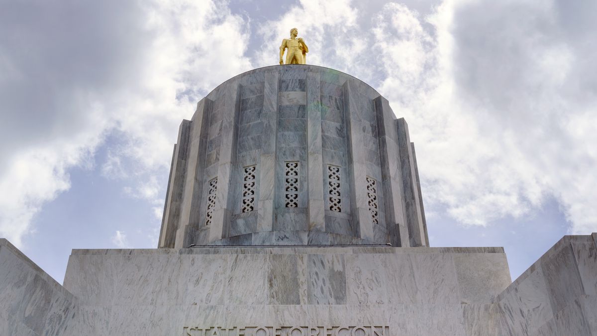OregonRental's tweet photo. Real Estate and property are one of the safest investments you can make to fight recession. 

What plans are you making or worries do you have if we do face a coming recession? 

https://t.co/xeUgETNMjF https://t.co/MNYVdiEkbz