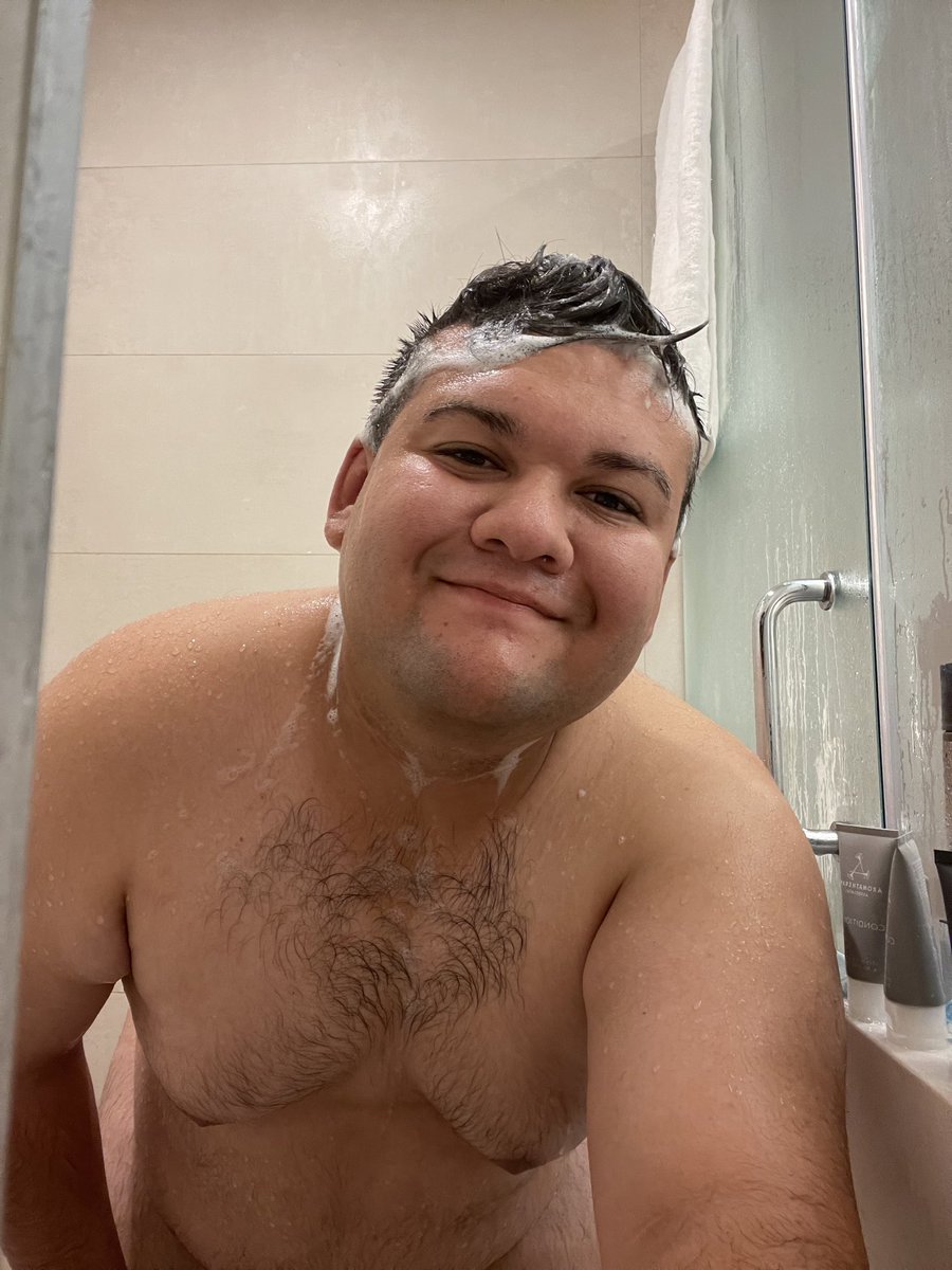 JustJLo__'s tweet photo. Shower buddy? https://t.co/eh2sVjsZDa