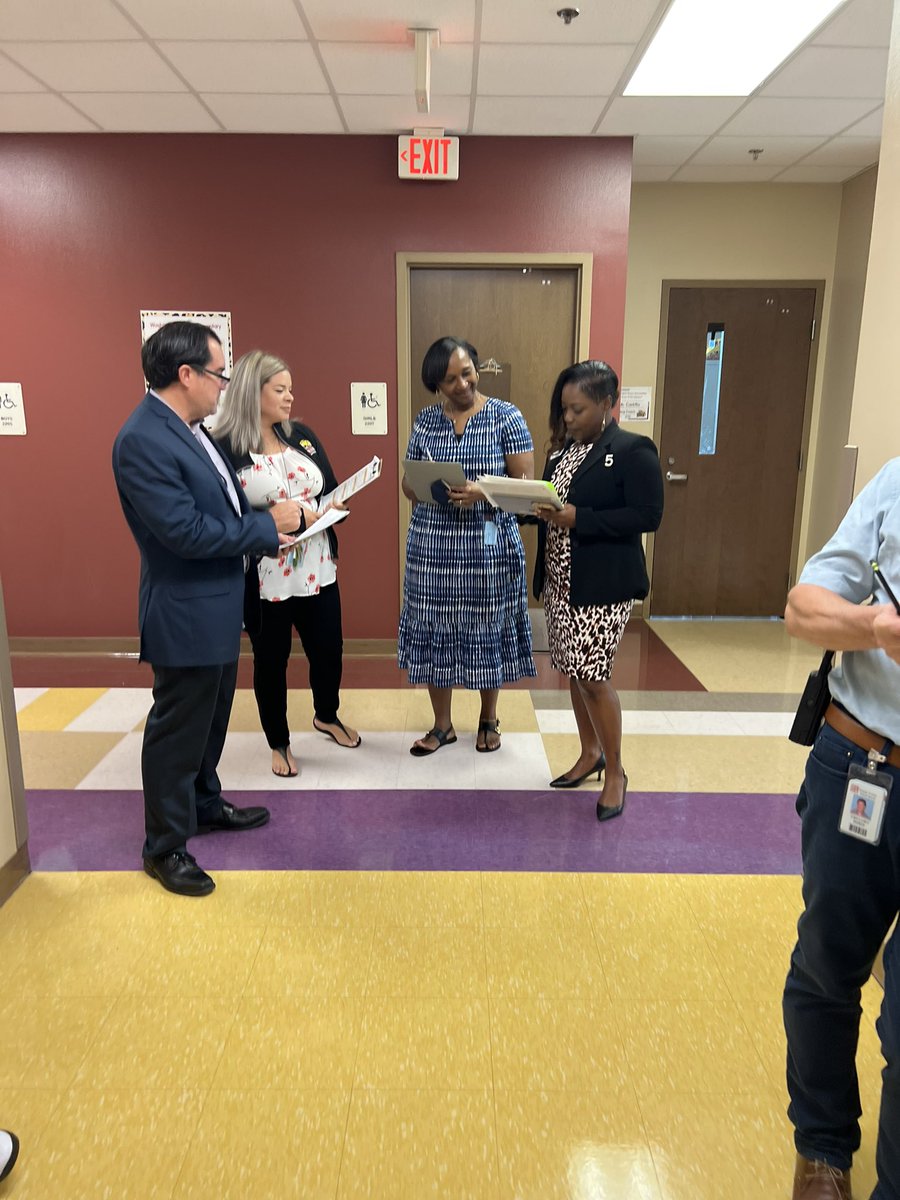 SheliaWindom's tweet photo. Last but not least- Washington Shores IR.  Third and last day of hard work but had fun working and laughing with the BSI Region 5 team.  We appreciate the partnership and looking forward to the positive outcomes.  @lashawn_russ @WilliamMSES @RaquelFlo @STOOffice_OCPS https://t.co/F33Nb5NoE9