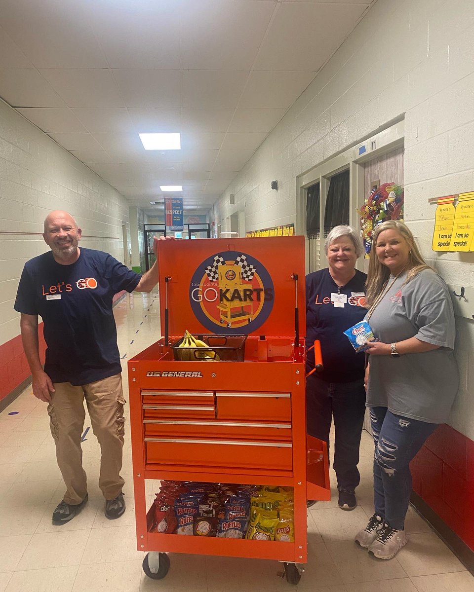 ChickasawElem's tweet photo. Thank you, Cross Pointe Church, for loving and serving our staff today!

#crosspointechurch
#ChickasawChampions
#OBPride
#TeamDCS https://t.co/0lnh7CJ1Zv