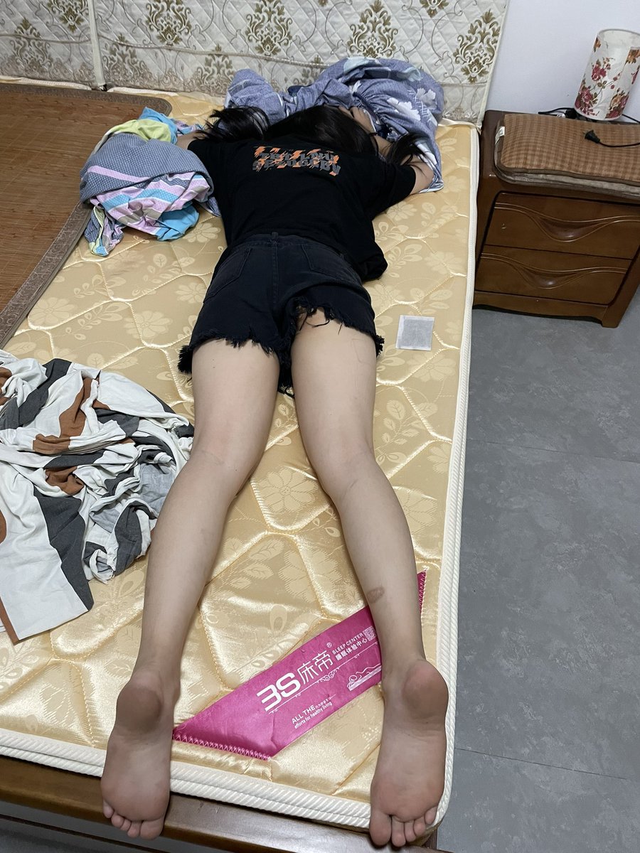 HH00088's tweet photo. 昨晚车震了个18岁 https://t.co/jiKraf7WHi