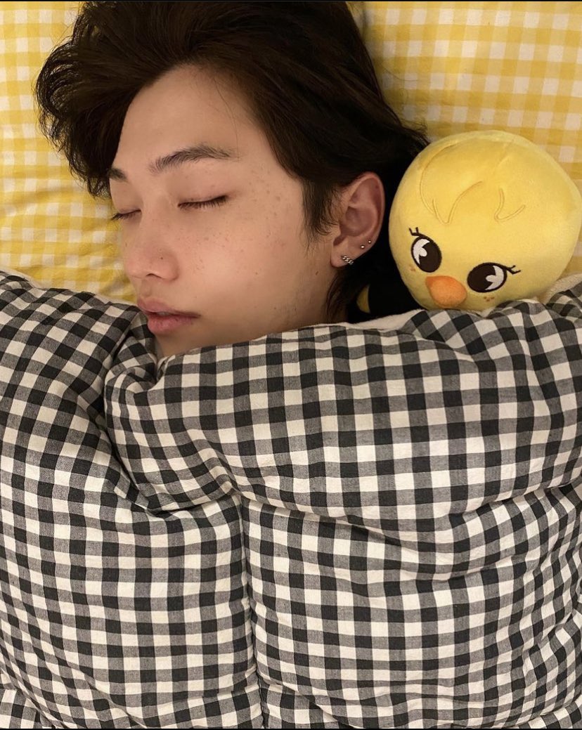 felixdots's tweet photo. who else shed some tears
 #스트레이키즈  #straykids  #필릭스 #felix #OurBrightSunFelixDay https://t.co/UjVXjBao8F