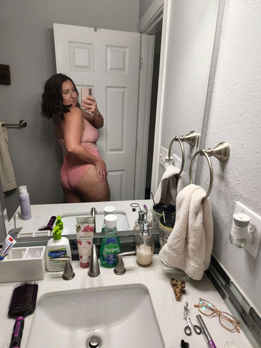 See me on my OnlyFans!! https://t.co/DqV4Oo9lB8 https://t.co/23sMf14RJW