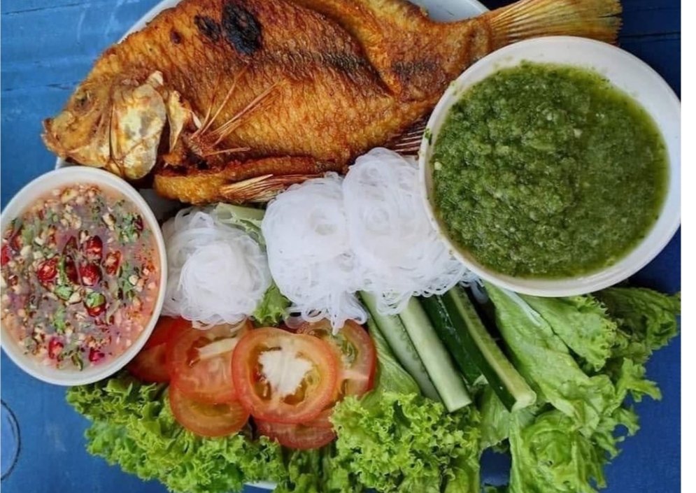 Resepi Miang Pla Yang mudah 
-Goreng ikan talapia garing2 
- sediakan mihun yg di celur jgn sampai benyek 
-salad daun,tomato 
- timun dan carrot hiris halus
resepi sos klik sini bit.ly/3xrCJ0B

mudah je tapi sedappppp ,ratah je 👍👍👍