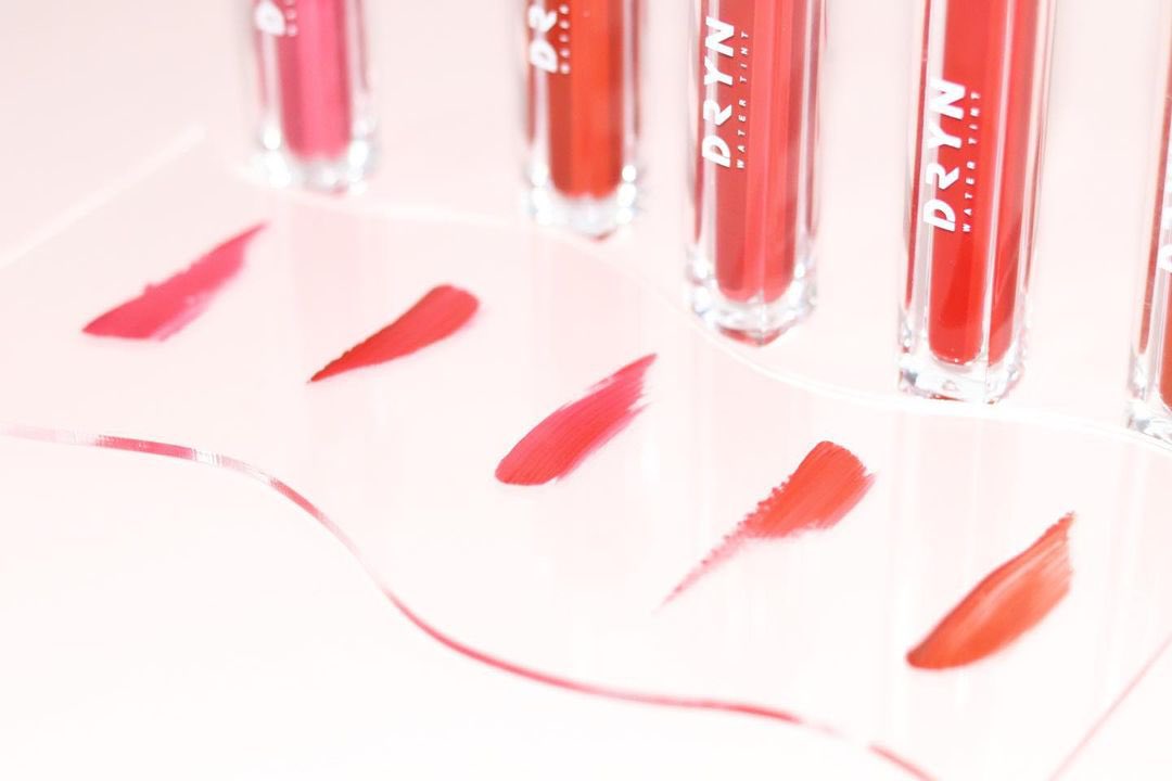 CastleCBkk's tweet photo. กรี๊ดดดดดดด Water tint ที่เนื้อฉ่ำมาก!! สีสวยทั้ง 5 สีเลย โซคิ้วท์มาก 💄💖 สีชัดสุด ไม่แห้งไม่ตึง สบายปากเวอร์ แพ็คเกจก็จึ้งอ่ะแม่ รักเลย 🤟🏻

🛒 100.- ถึง 30 ก.ย.
พิกัดความสวย #CastleCBkk

#Dryn #รีวิวบิวตี้ #HowtoPerfect #ใช้ดีบอกต่อ 
#ลิปสติก #คสอถูกและดี https://t.co/F4AWfCbti8