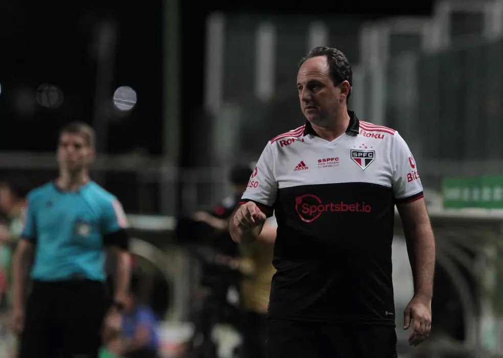 Rogério Ceni segue com 0% de aproveitamento como treinador em jogos contra o Flamengo:

- 10 jogos
- 10 derrotas

📸 Rubens Chiri