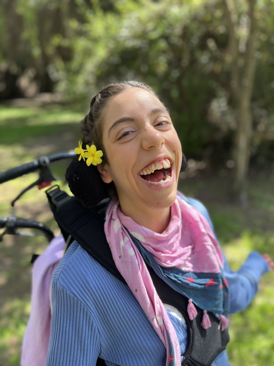 scastrotobolka's tweet photo. Me enviaron una nueva evaluación de la terapia de mi hija y no puedo parar de mirarlaaaaa... Me caigo de sueño y lloro de felicidad al mismo tiempo. Tan seca mi hija bella!!! 🥰 https://t.co/hDOmEDfAWg