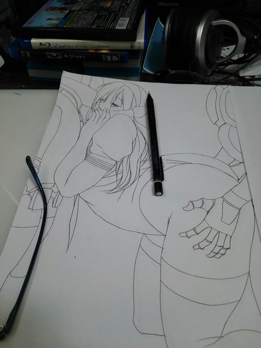 えっちな絵を描いている 