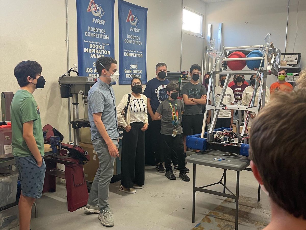 team2404_tnt's tweet photo. Tonight we had a great open house/parents information night.
It was great to see so many new students and parents including our new mentors from @Caltech and @NASAJPL.
 #robotics #stem  #pasadena #Altadena #firstrobotics @FRCTeams https://t.co/gIIZpqc7pw