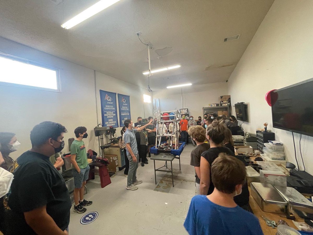 team2404_tnt's tweet photo. Tonight we had a great open house/parents information night.
It was great to see so many new students and parents including our new mentors from @Caltech and @NASAJPL.
 #robotics #stem  #pasadena #Altadena #firstrobotics @FRCTeams https://t.co/gIIZpqc7pw