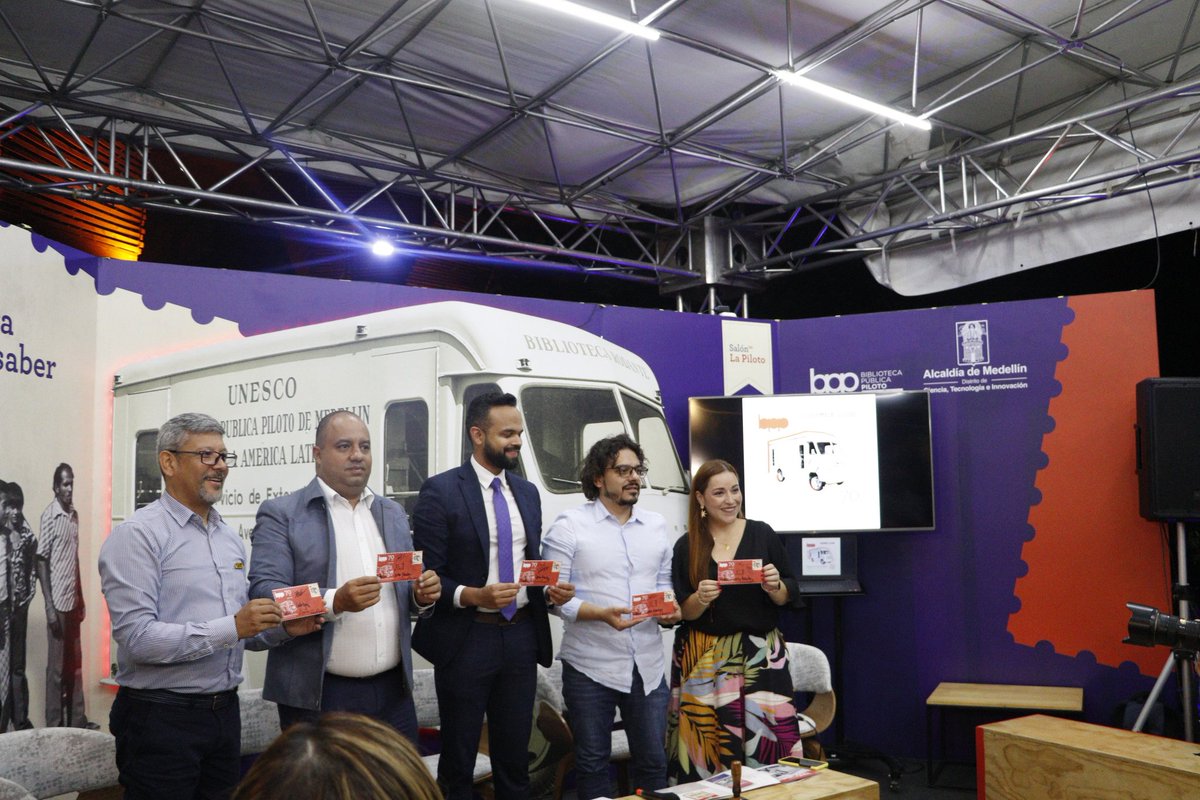 BPPiloto's tweet photo. ¡Tenemos nuestra propia estampilla!🥹🫣🤩

"Una estampilla es un trozo de papel con una imagen, impregnado de historia."

Agradecemos @Ministerio_TIC y a @472Colombia por registrar en la historia postal de Colombia y el mundo esta institución modelo de desarrollo y educación. https://t.co/sJamA5sJHr