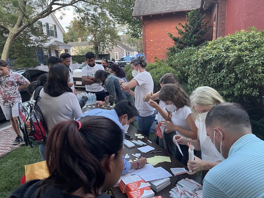 Fly_Sistah's tweet photo. @BerniceKing Ron DeSantis sent these people, who don't speak English, to a remote island &amp; expected to get photos &amp; videos of chaos to promote on Fox. Instead he created a news cycle of churches, schools &amp; first responders coming to help immediately with food &amp; shelter https://t.co/a4QwZXyr4C https://t.co/1L0i1jUm56