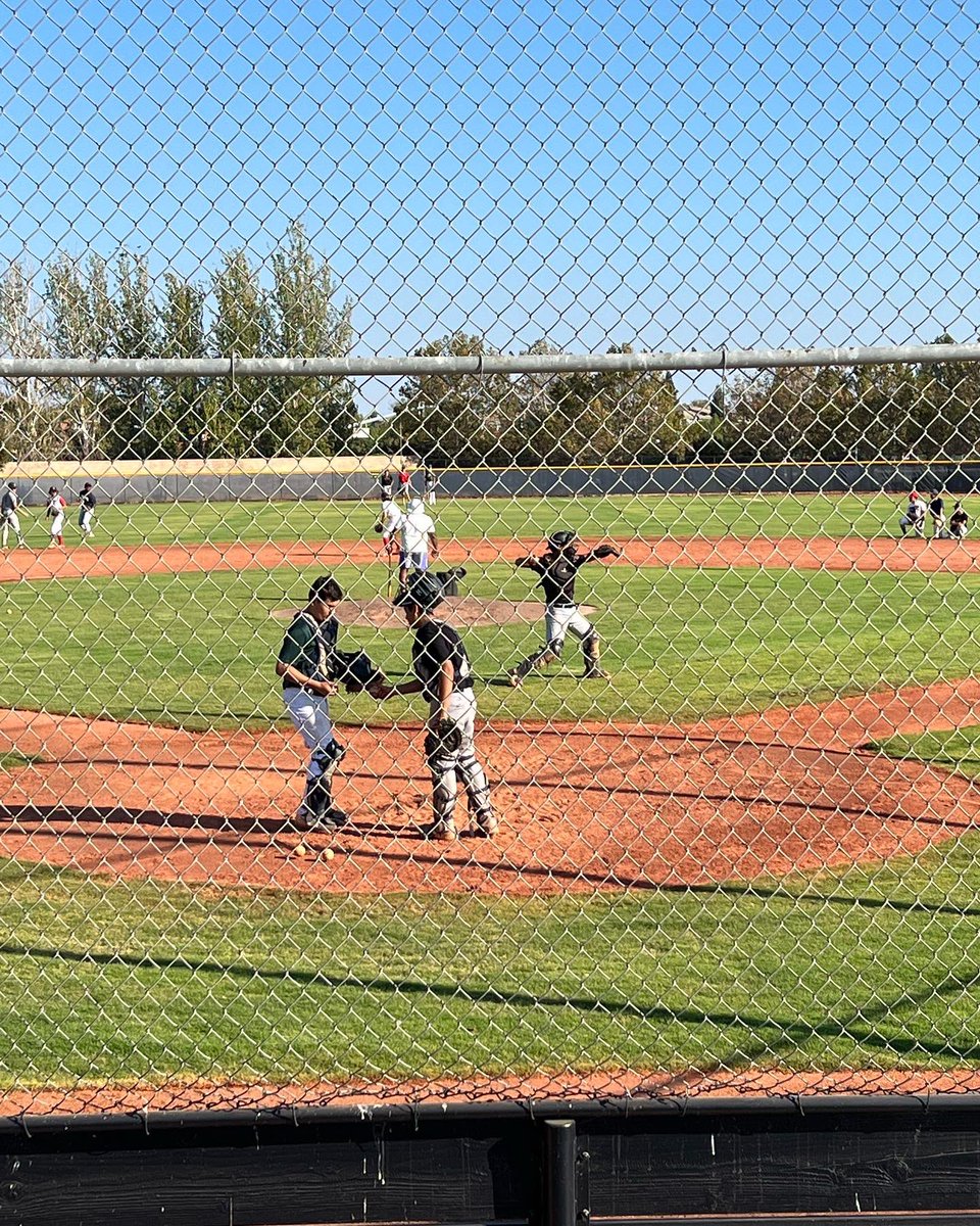 AthleticsNusd's tweet photo. Great to see @IHSTigerSports Baseball working out today on their amazing updated new field/complex 👏🏽👏🏽 w/new Coach Alec Smith #workinghardhavingfun #seasonprepstartsnow #letsgotigers @BestSpeedAllday @ReberCoach @NatomasUSD https://t.co/fwamvPtH4U