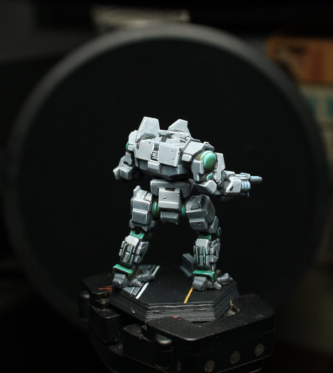 Finished painting a Centurion for #battletech  

#minipainting #miniaturepainting #battletechminiatures #minis #miniatures #scifi
