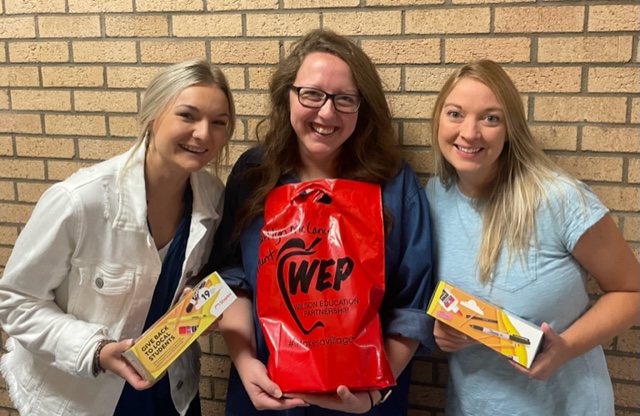 CTE_HuntHS's tweet photo. Thank you @WEPwilsonedpart for supporting the beginning teachers in our CTE dept. 💙 getting surprises to start our school year.  We appreciate you! @CTEforNC #CTEforNC @WilsonSchoolsNC  @HuntHighSchool https://t.co/pv1TADfV42