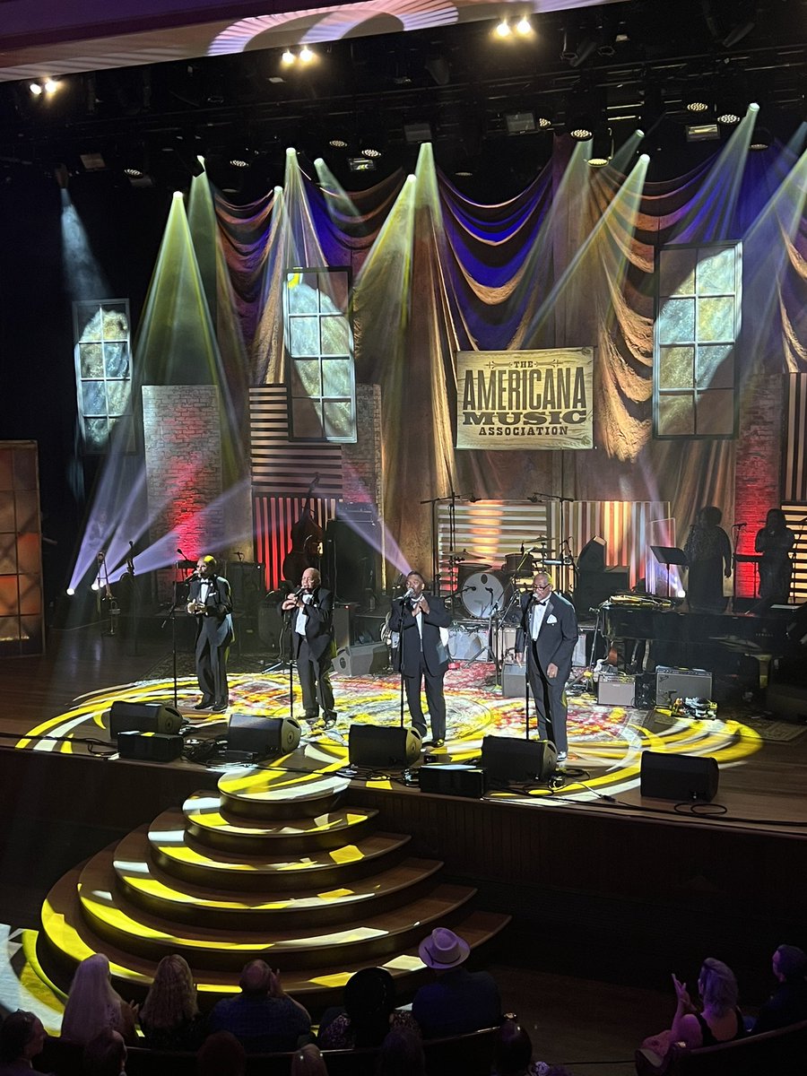 AMERICANAFEST's tweet photo. WE LOVE THIS AMERICANA MUSIC FAMILY! Signing off from another incredible Americana Music Honors &amp; Awards Show!!! What was your favorite moment?

Congrats to all the massively talented performers, winners, honorees, presenters, and MANY more! ⭐️ #AMERICANAFEST https://t.co/vw9CdVbDRP