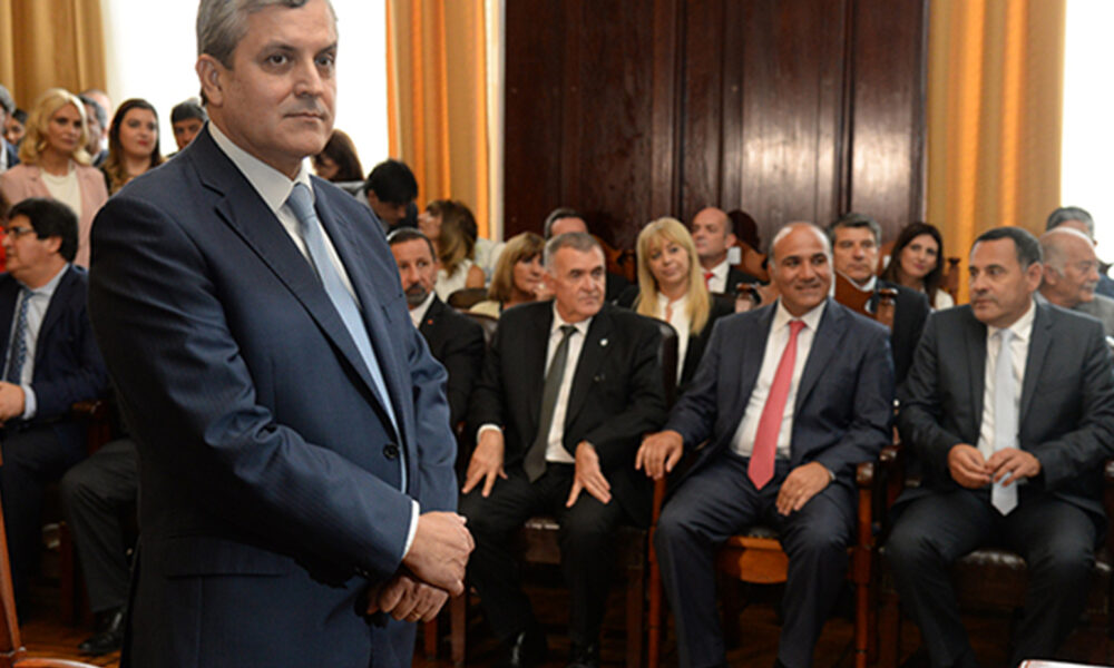 elfederalistaok's tweet photo. Daniel Leiva en un nuevo escándalo: los jueces aumentaron sus salarios el doble que los empleados https://t.co/sOaoWn87es https://t.co/iHMRQqoh9i