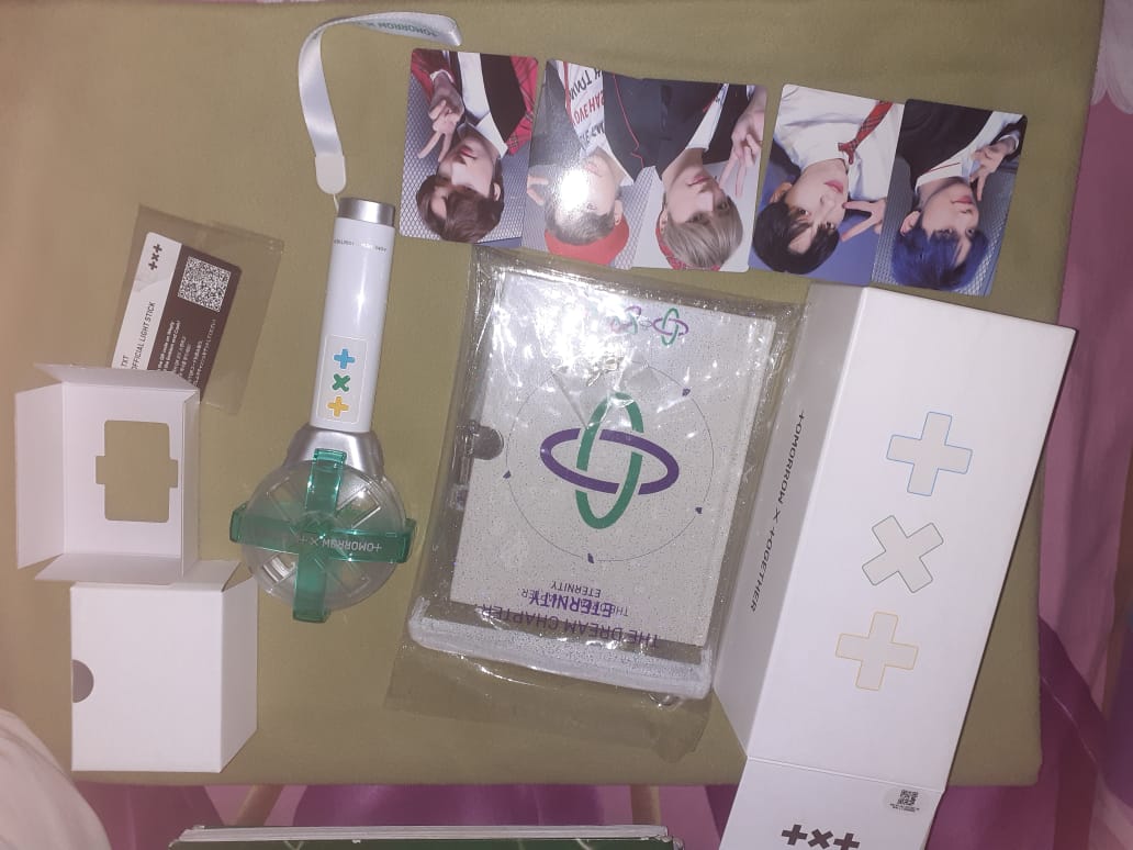 _moonlightfelix's tweet photo. WTS ( WANT TO SELL )

TXT LIGHTSTICK ( MOABONG ) + TXT ALBUM ETERNITY STARBOARD VER

• Dijual karena BU banget

- TAKE ALL ONLY 720K 
- DOM SAMARINDA 
- READY KAMAR ^^ BISA 🍊 
- NO NEGO + CANCEL (HNR) 

Minat + video detailnya ? DM aja yaa ^^ Terima kasih!! https://t.co/8yxTVfvlQv
