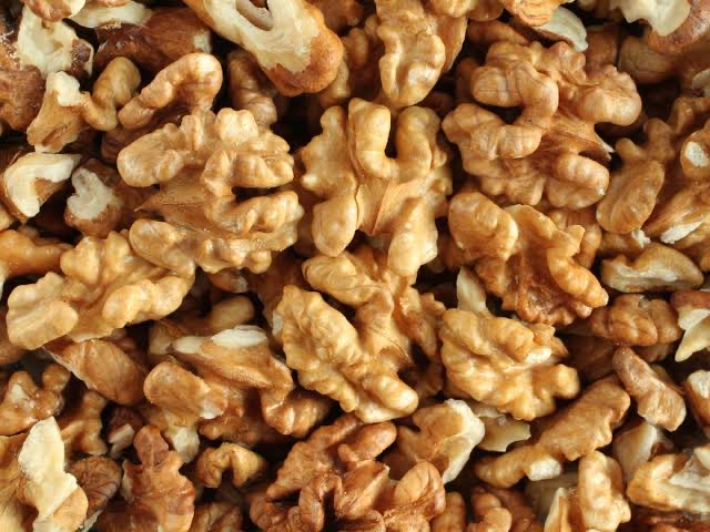 tariqtramboo's tweet photo. Alert: Imported fruits like Chinese or California walnuts are GMOs. 

Main concerns about adverse effects of GM foods on health are the transfer of antibiotic resistance &amp; toxicity. 

Stick to your own antibiotic/pesticide free #Kashmir #Walnuts https://t.co/guri3Zxev3