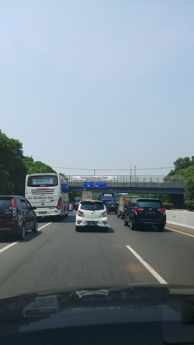 Sumantoa1's tweet photo. @RadioElshinta . Toll Purbalenyi mulai KM 72 arah ke Bandung agak tersendat karena ada pemasangan lampu pemerangan umum, setelah itu lancar. Cuaca cerah https://t.co/QDcHCM0V4J