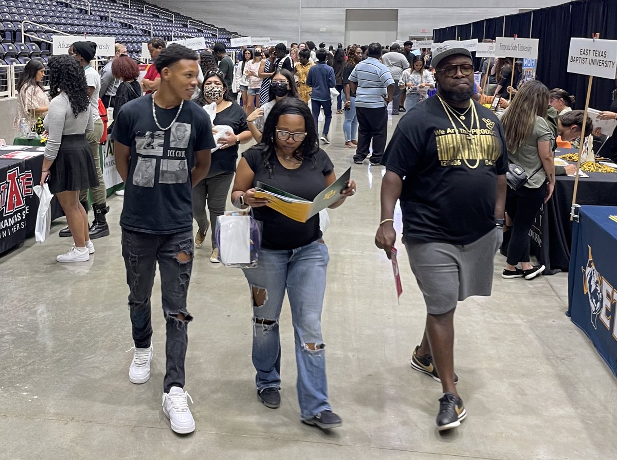 Did somebody say college for all? College Night ‘22 #GISDEffect #CCMR