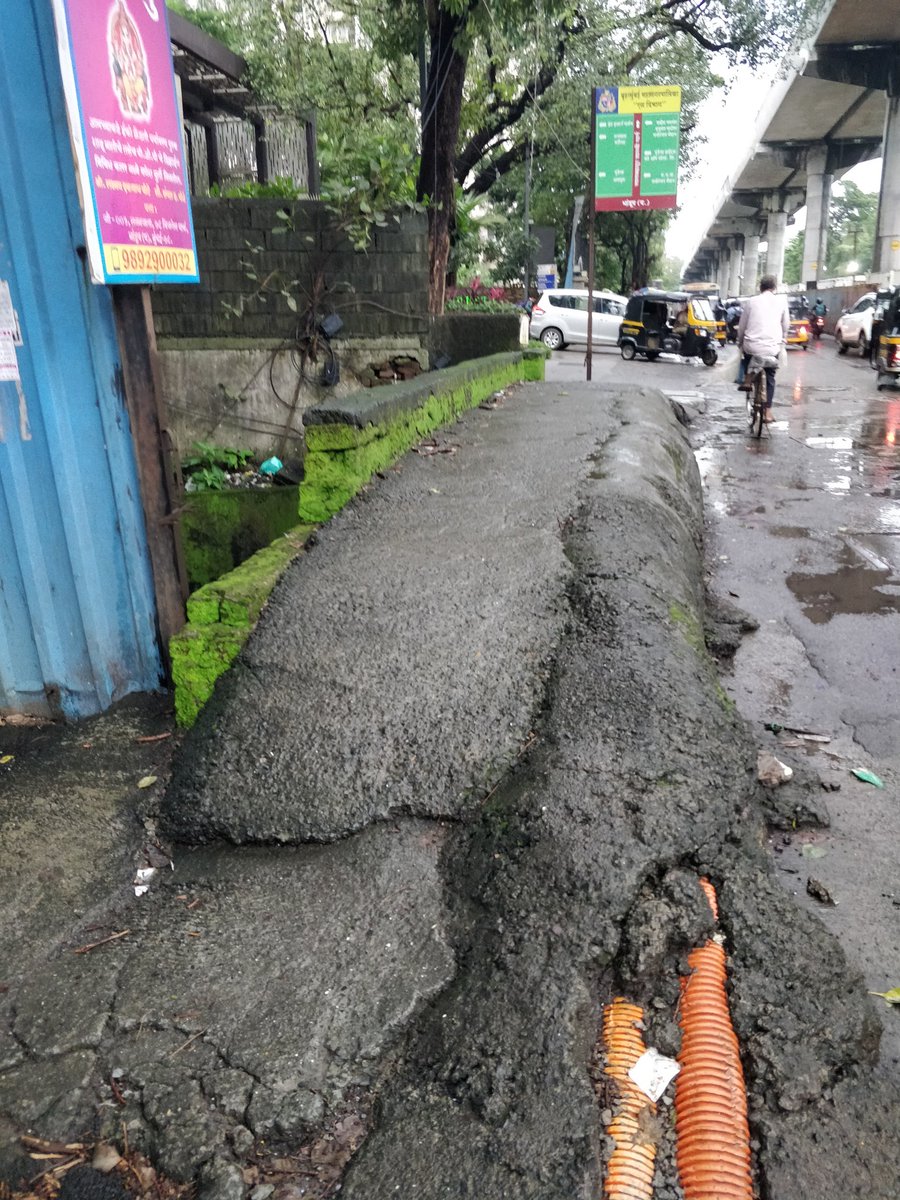 citizen1819's tweet photo. .@mybmc @mybmcWardS This is supposedly a footpath over a huge drain. This is used for walking and unsafe as no barricade towards the drains anyone can fall into the drain and it could be fatal.
Kindly do the needful
Location- Near Runwal forests, Kanjur Marg West 
@mybmcBridges https://t.co/dhvGRc5zVa