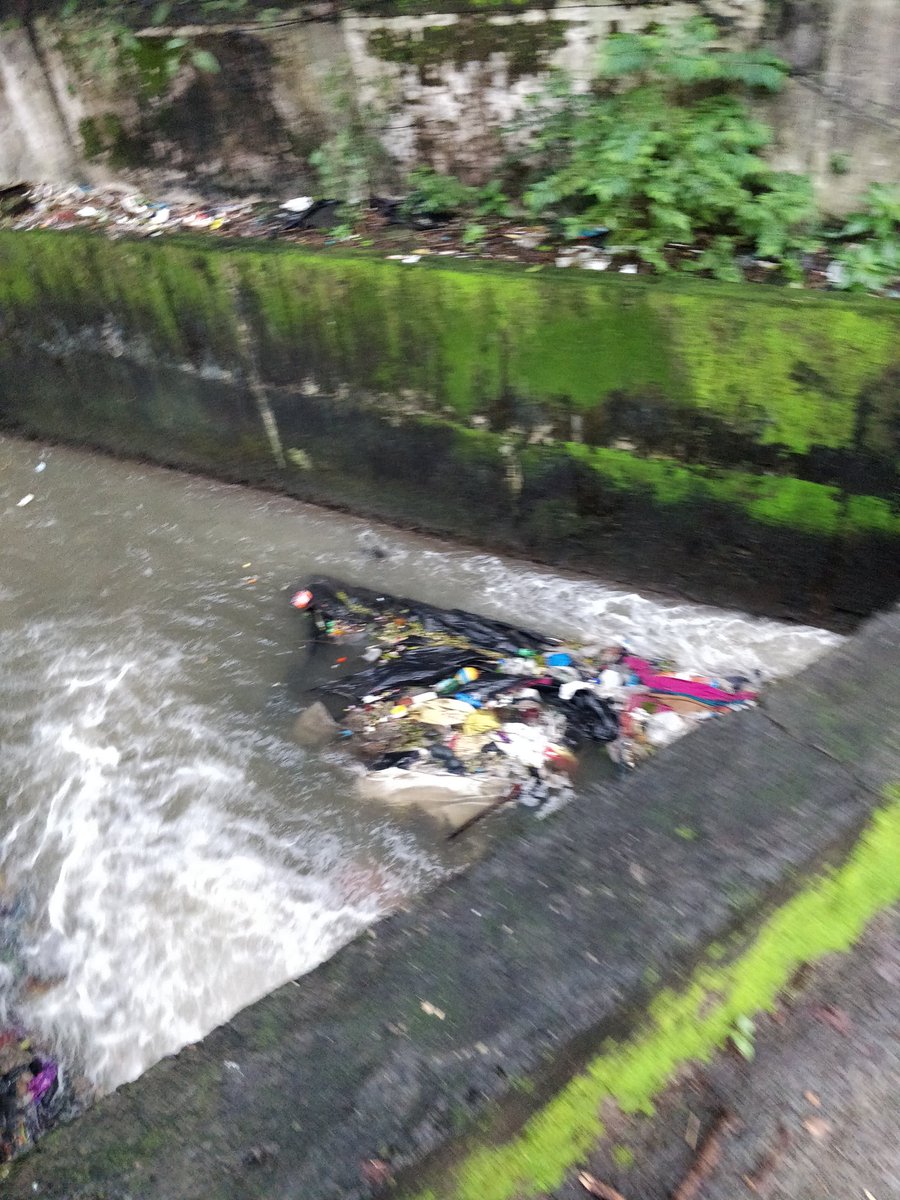 citizen1819's tweet photo. .@mybmc @mybmcWardS This is supposedly a footpath over a huge drain. This is used for walking and unsafe as no barricade towards the drains anyone can fall into the drain and it could be fatal.
Kindly do the needful
Location- Near Runwal forests, Kanjur Marg West 
@mybmcBridges https://t.co/dhvGRc5zVa