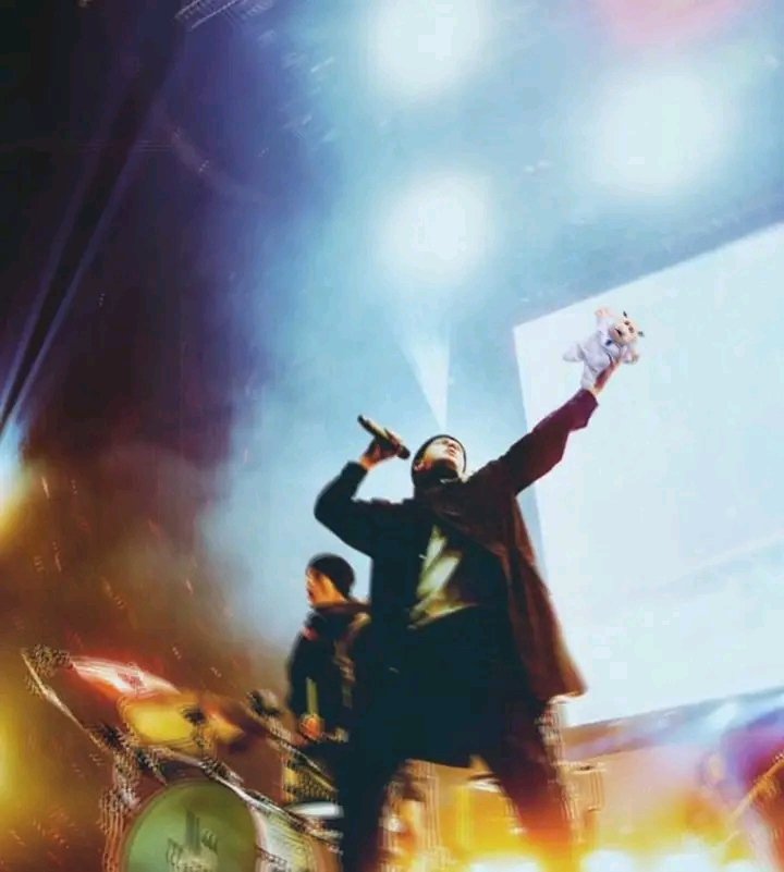 tylerrsai's tweet photo. TWENTY ONE PILOTS Y EL DOCTOR SIMI https://t.co/KHHi7Oza3a
