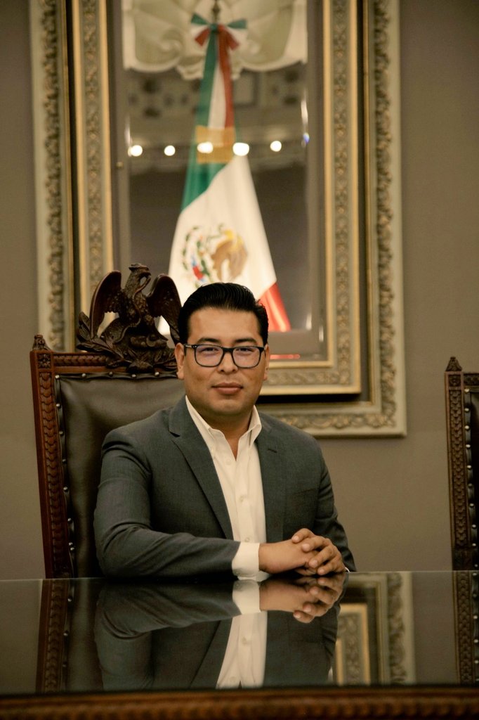 NestorCamarillo's tweet photo. Me siento muy honrado por haber sido electo para presidir la Primera Mesa Directiva del Segundo año de Ejercicio Legal. En conjunto con mis compañeras y compañeros que la integran daremos resultados para las y los poblanos.👍✅️ https://t.co/n0uRDvZVtZ