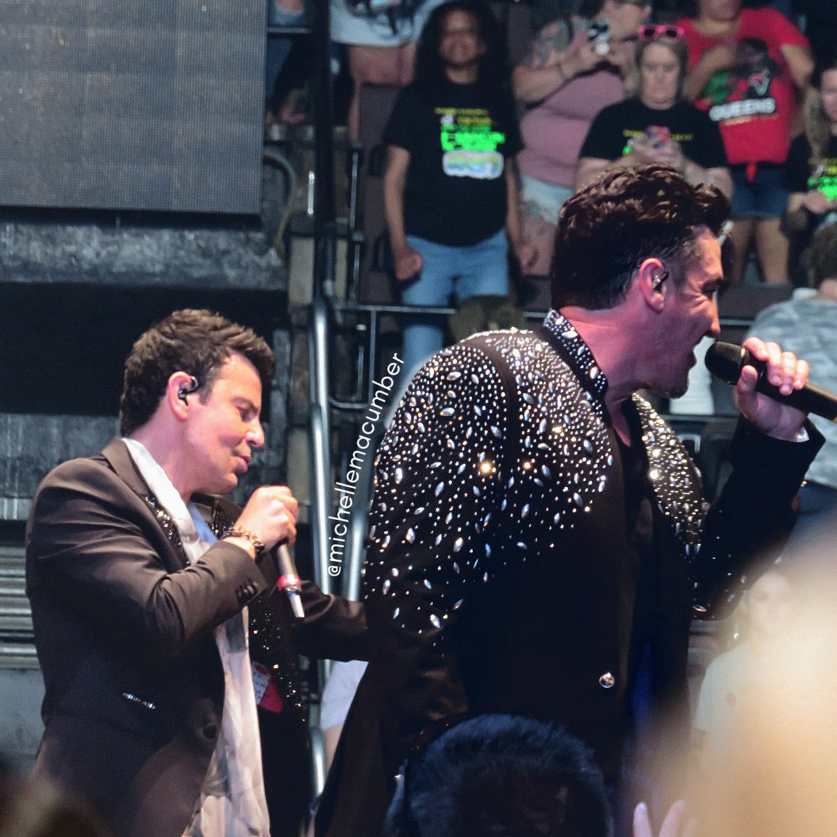MichelleMacumbe's tweet photo. So awesome seeing the #KnightBrothers tonight on #FarmhouseFixer on @hgtv w/ #RealMenWalkGoats 🐐😍🥰. This pic was #OpeningKnight of the #NKOTBMixtapeTour 🎤🎶💖. #MixtapeTour2022 
@jordanknight @JonathanRKnight @NKOTB #JordanKnight #JonathanKnight #NKOTB #JordanGirl #BHLove https://t.co/T1G5SQgkXf