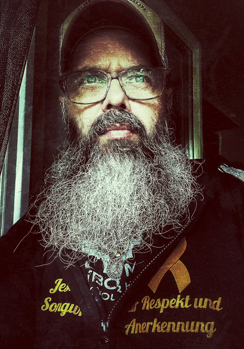 Respect is something you have to earn. To show respect is a way of honor. Those who show respect are able to love.
#Veterans #PTSD #respect #honor #sandseele_soundtrack #songwriter #SAND #someareneverdonealbum