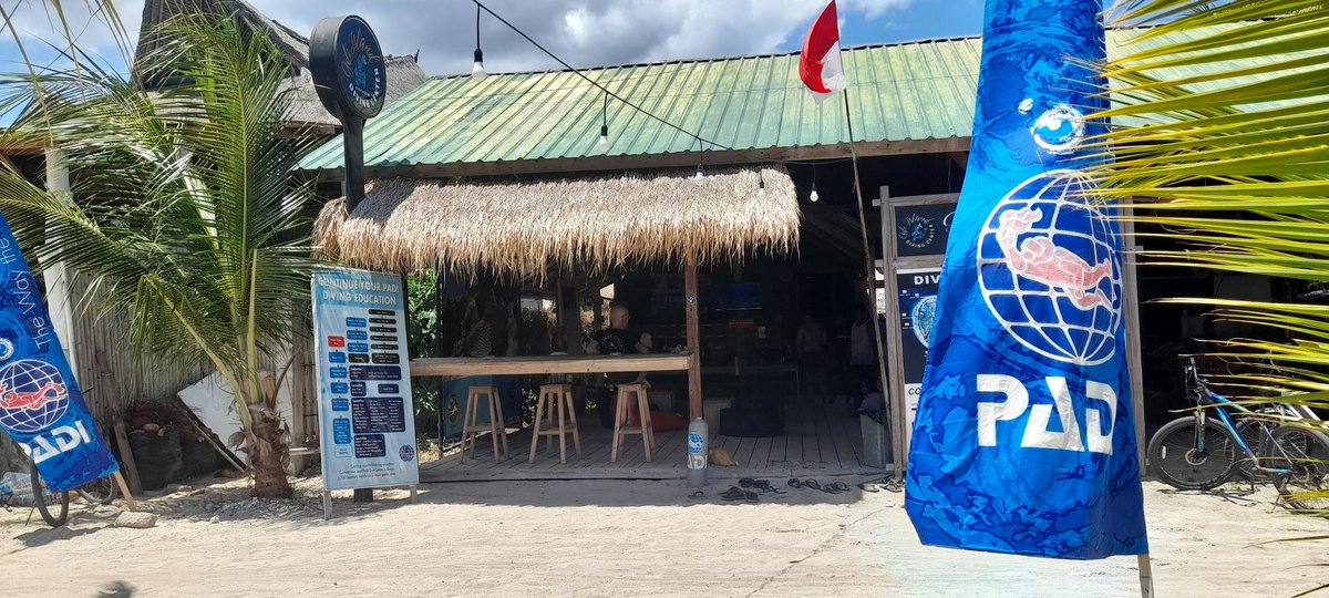 karsaabadi's tweet image. Gili Island Diving Center 
Gili Air, Lombok 
Your diving partner in gilis reef 
Offer you 
#fundive 
#NightDive 
#PADICourse