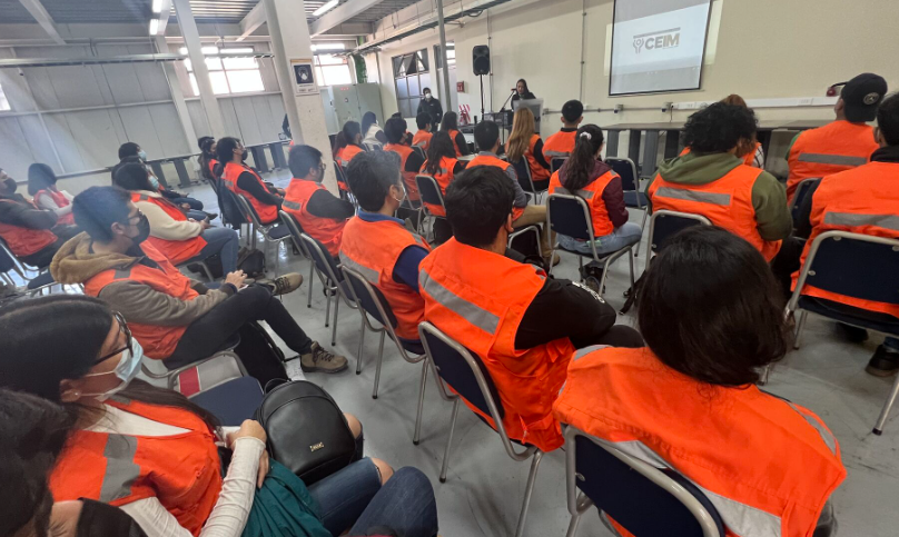 heumaingenieria's tweet photo. Estudiantes del Programa Sesiones HEUMA pudieron visitar el Centro de Entrenamiento Industrial y Minero CEIM de Escondida BHP, como parte del proceso de aprendizaje y acercamiento con la industria.
#antofagasta #minería #ceim #heuma https://t.co/jEaUUmNiF5