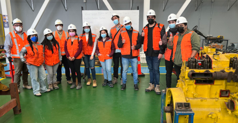 heumaingenieria's tweet photo. Estudiantes del Programa Sesiones HEUMA pudieron visitar el Centro de Entrenamiento Industrial y Minero CEIM de Escondida BHP, como parte del proceso de aprendizaje y acercamiento con la industria.
#antofagasta #minería #ceim #heuma https://t.co/jEaUUmNiF5