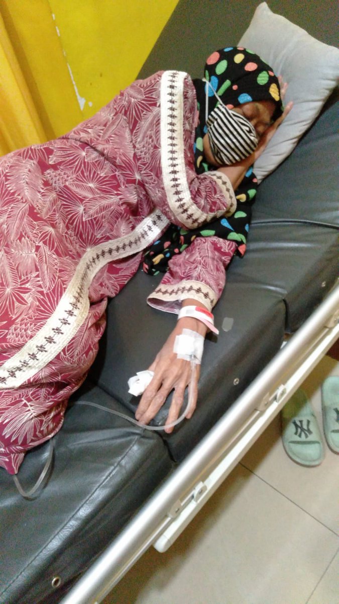 HurriKoRn's tweet photo. Tiba2 ibu saya Drop dan harus saya bawa ke IGD, Kata dokter harus rawat inap 

Nyuwun Do'a &amp; Barokah #Fatihah nya untuk kesembuhan ibu saya 🙏 https://t.co/qnM21hgDDV