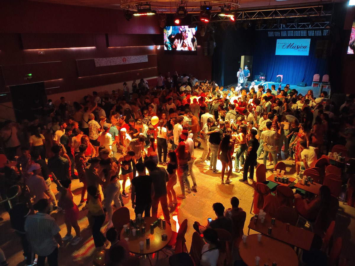El Congreso FEU en nuestra facultad es literalmente una fiesta...se aproximan días de intensos debates y de visitas a centros de la industria química - biotecnológica. Comenzamos por todo lo alto.

#10CongresoFEU