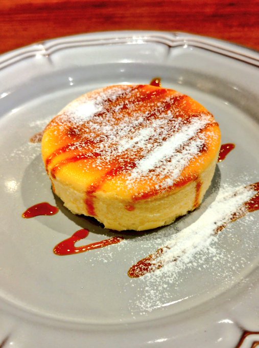 パンケーキ無かったのでパッと見パンケーキに見えるやつ食った 