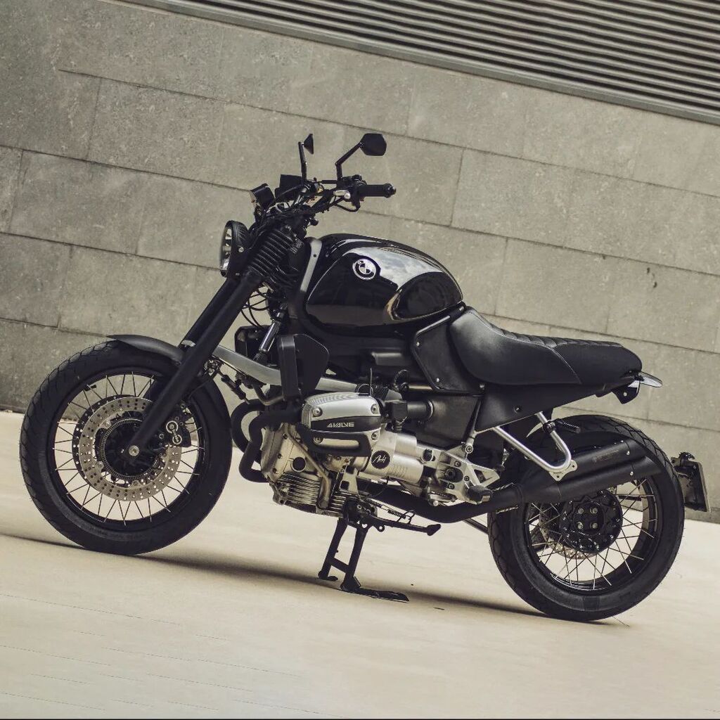 Got black, Go Rad! Una de nuestras ultimas creaciones. BMW R850R de 1998 al mejor estilo tracker scrambler! Quieres ver más? comenta! ✊💨💨💨

#bmwmotorrad #bmwgsfans #spiritofgs #makelifearide #bmwr1250gs #bmwr1250gsa #r1250gsadventure #r1250gs #advrider #dualsportadv #adv…